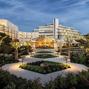 Hotel At Laurel Point